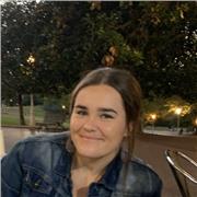 Profesora de euskera para niveles básico, medio e intermedio. Me defino como una chica entusiasta, amable ycon don de gentes